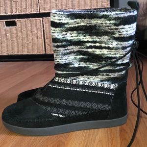 Women’s Toms Boots.